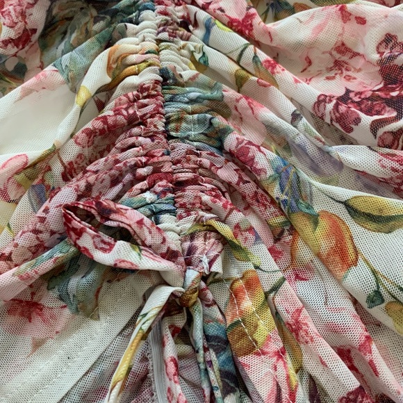 Bebe Printed 4-way stretch mesh ruched skirt - Picture 2 of 9